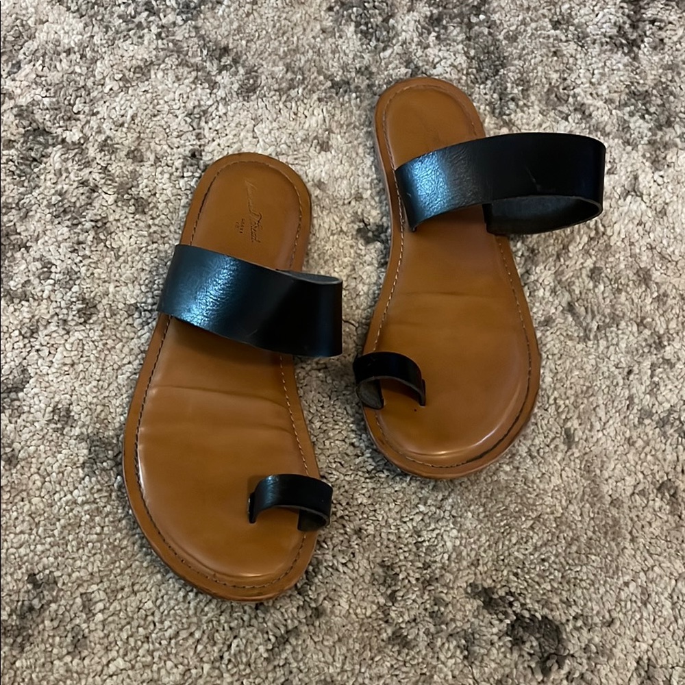 Universal Thread Black and Brown Sandals